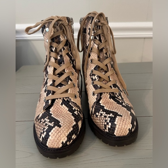 Vince Camuto Women’s Leather Lace-Up Ankle Boots Sz 8- Gaviana-Snakeskin - Picture 6 of 12